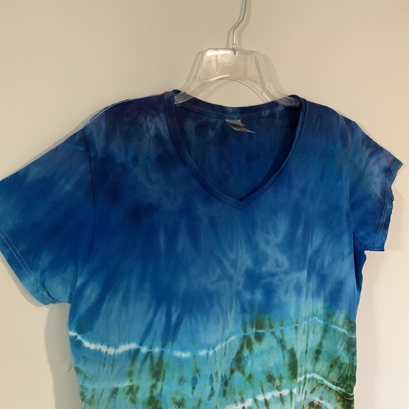 NWOT Gildan Ladies XL Short Sleeve V Neck Handmade Tie-Dye T Shirt - Picture 3 of 7